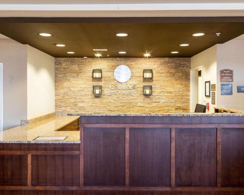 Comfort Inn & Suites Watford City Exteriör bild