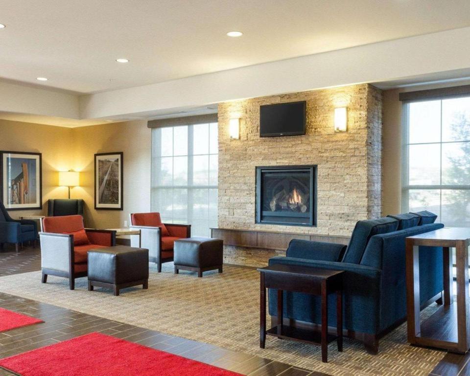 Comfort Inn & Suites Watford City Exteriör bild